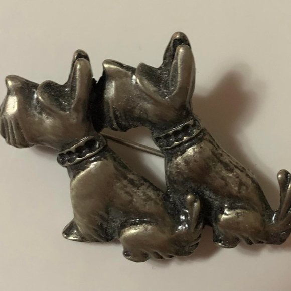 Two Dogs Sitting Down Brooch, Unbranded - Picture 1 of 2
